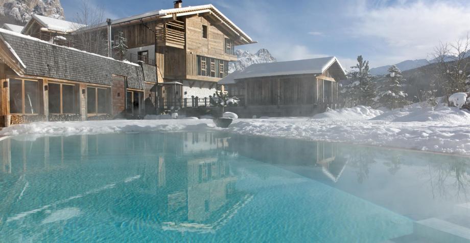 Chalet mit Sky Pool im Winter - Hotel Fanes