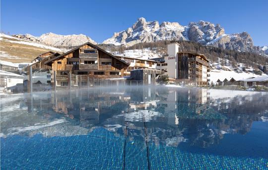 Hotel Fanes con Sky Pool in inverno