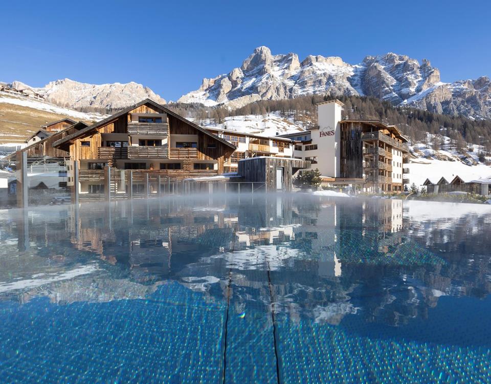 Hotel Fanes con Sky Pool in inverno