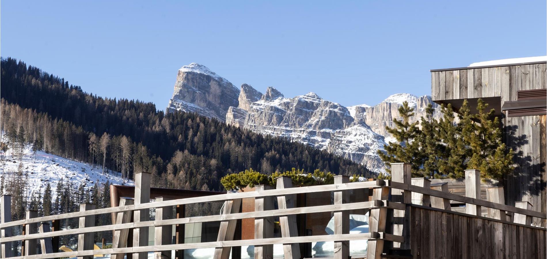 Blick auf die verschneiten Dolomiten