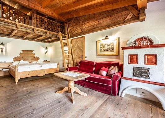 Double room Piz la Ila Superior in Tyrolean style